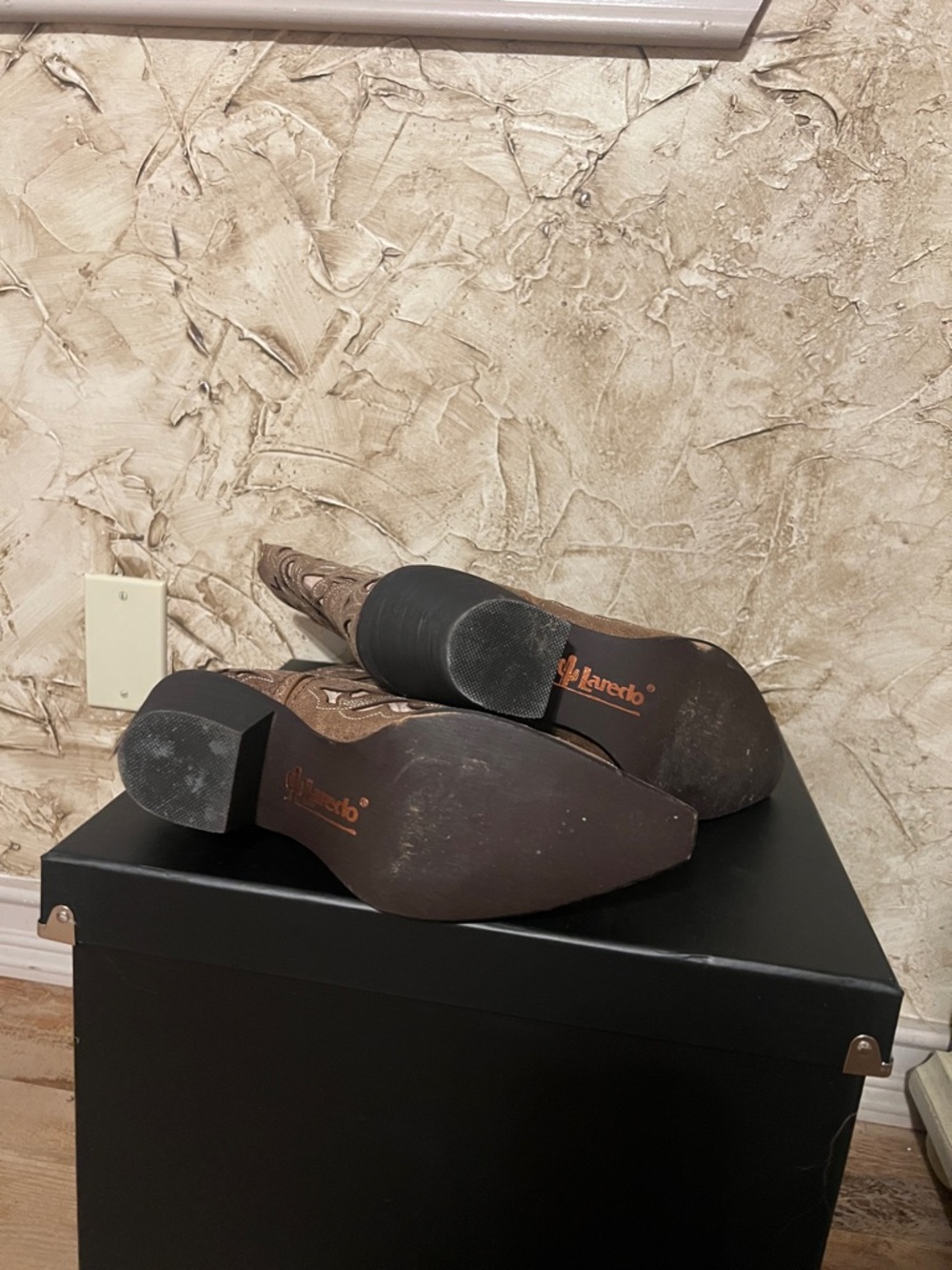Laredo Brown Embroidered Western Boots. - Picture 6 of 8
